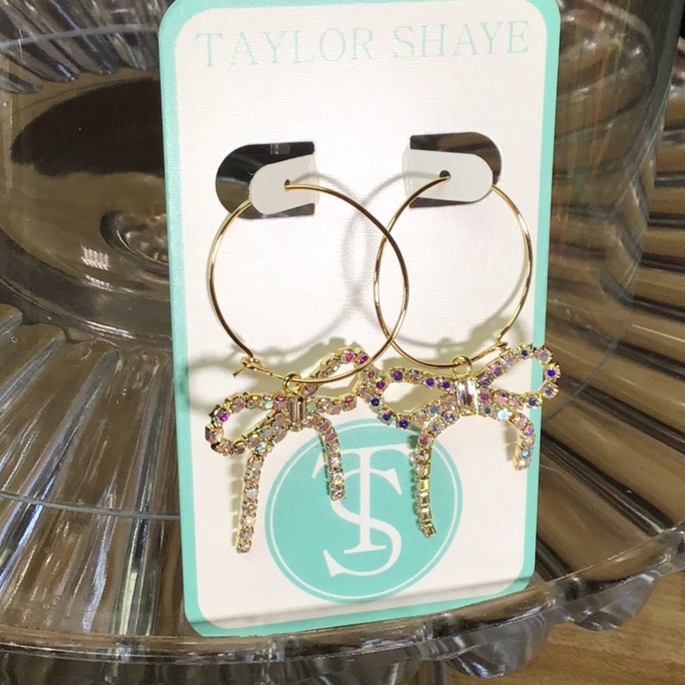TAYLOR SHAYE EARRINGS❤️❤️